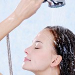 Lavar o Cabelo com Água Quente Faz Mal? Dicas e Informações